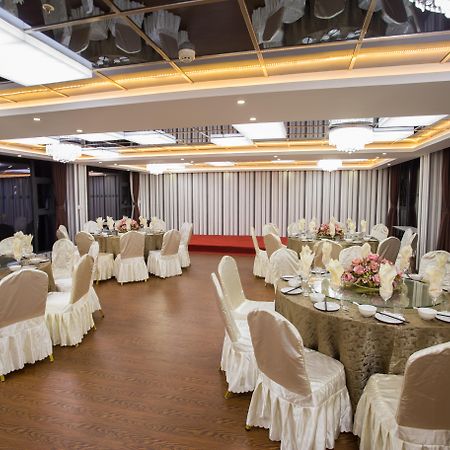 Holiday Inn Express Dujiangyan Ancient City Exterior photo