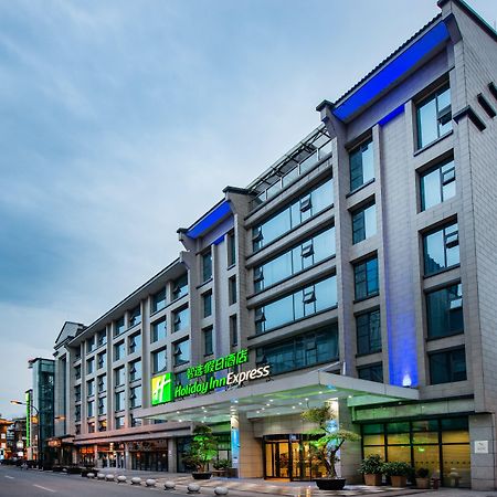Holiday Inn Express Dujiangyan Ancient City Exterior photo