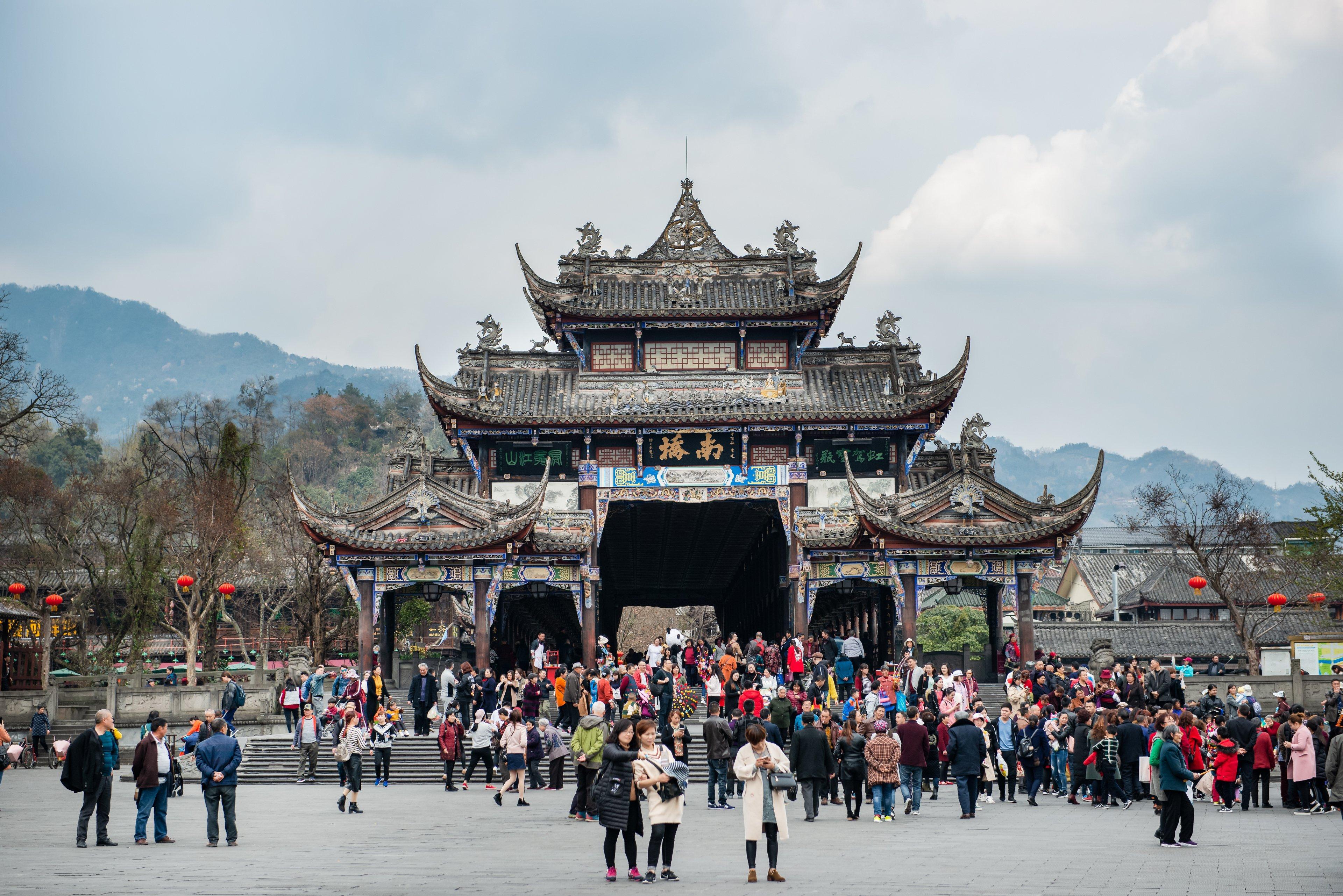 Holiday Inn Express Dujiangyan Ancient City Exterior photo