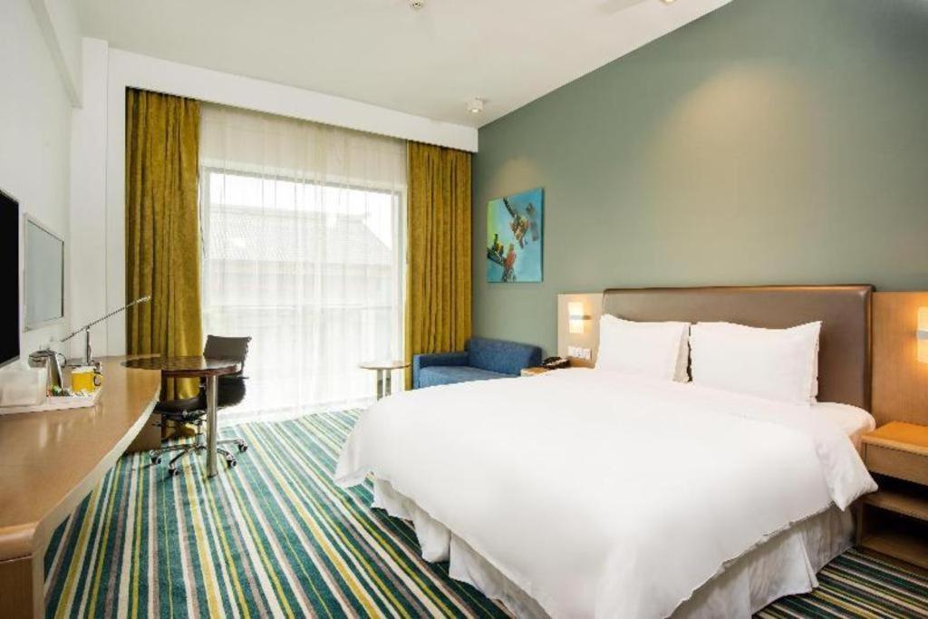 Holiday Inn Express Dujiangyan Ancient City Exterior photo